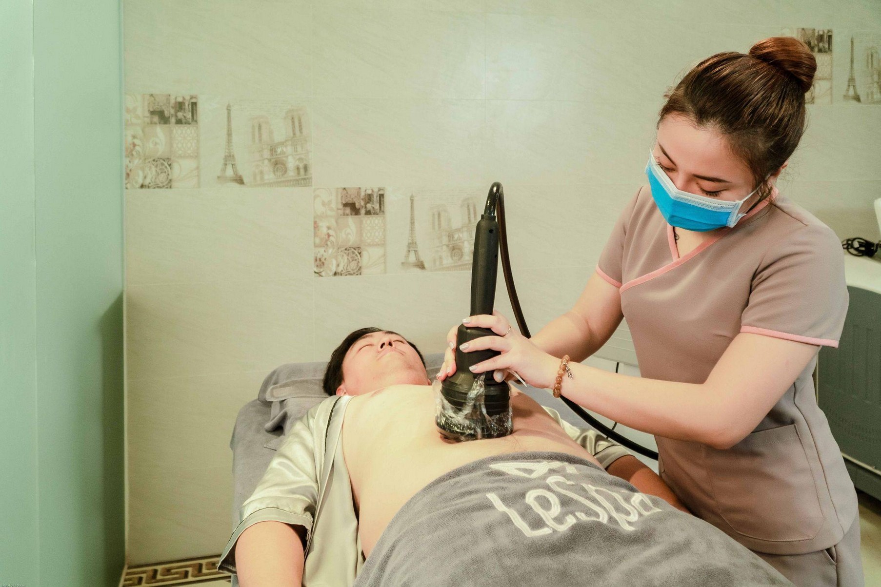 Woman receiving a body sculpting treatment on her abdomen