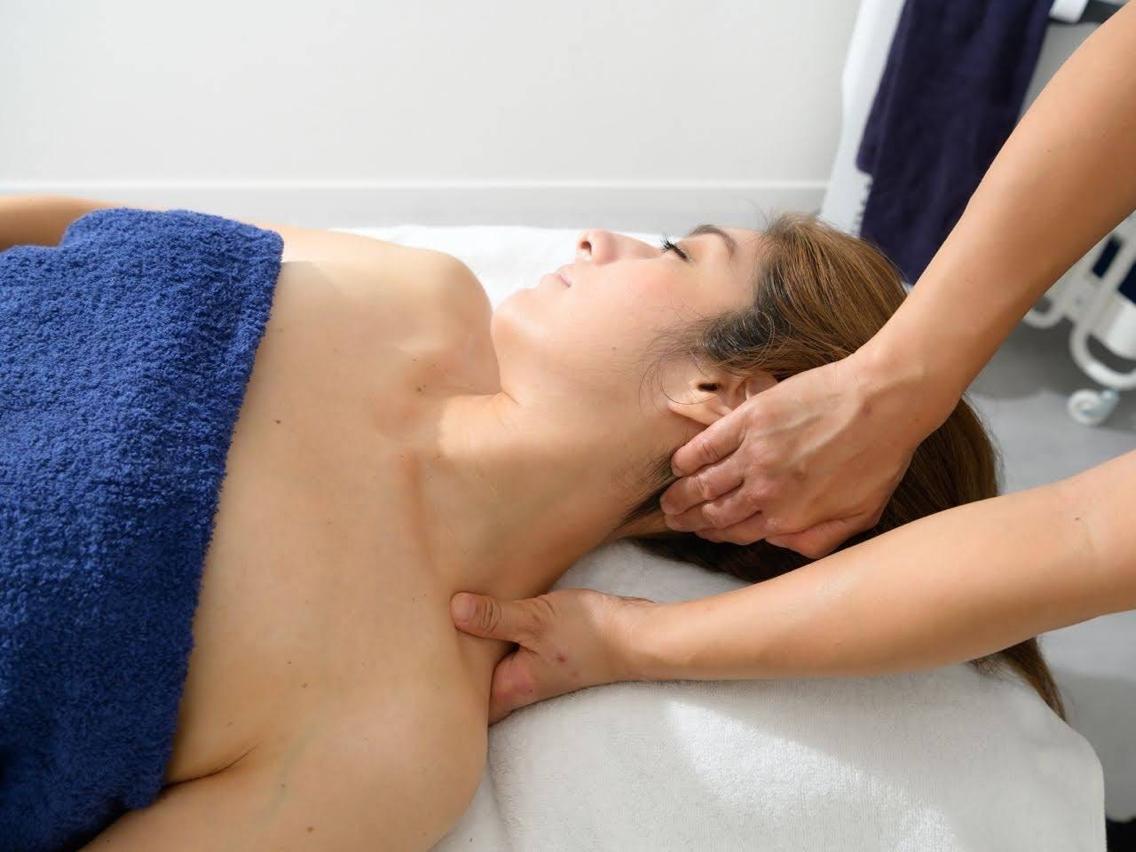 Therapist providing lymphatic drainage massage in Las Vegas during a professional spa treatment.